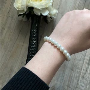 faux pearl elastic bracelet